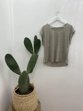 Load image into Gallery viewer, Lockie Linen Tee - Wisai Style &amp; Co
